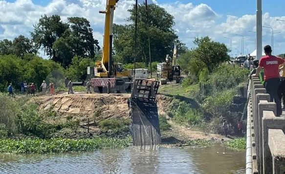 Tragedia en la Ruta 168: hallaron el cuerpo del conductor del camión que cayó al Arroyo Miní