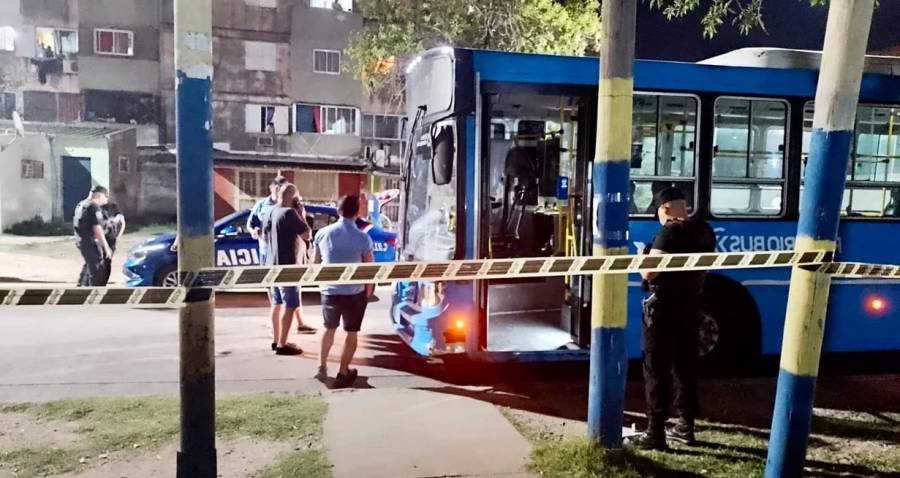 Balearon un colectivo y dejaron una nueva amenaza contra el gobernador