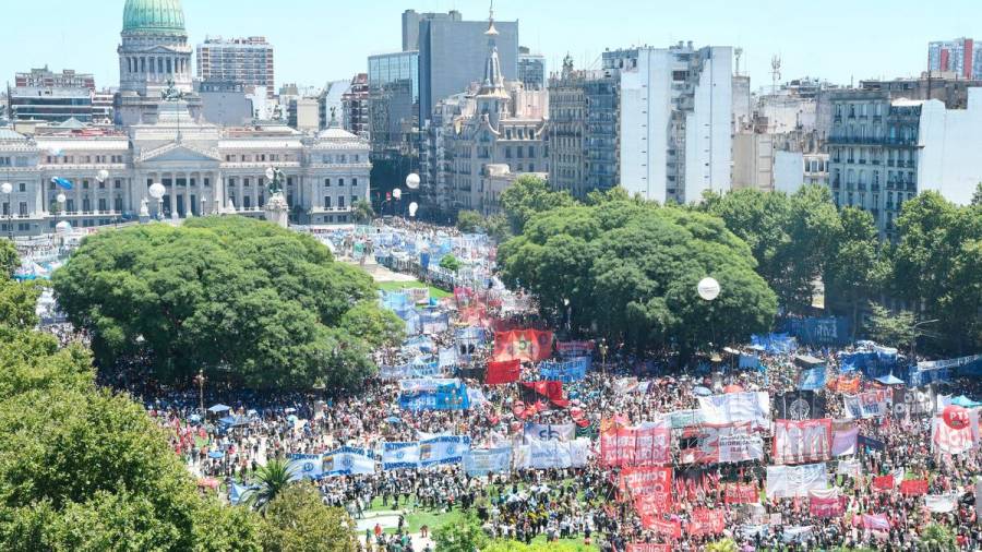 Con marchas y protestas, se cumple el paro en rechazo a las políticas del Gobierno