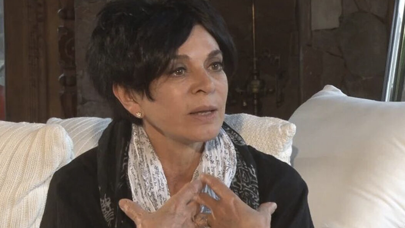 El esposo de Mónica Gutiérrez salió desnudo durante una nota en vivo