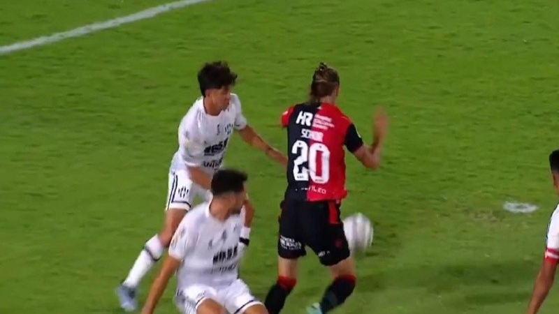 Un gol anulado a Newell ´s y una mano que no se revisó