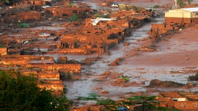 Brasil: mineras con multas millonarias por causar un “desastre ambiental”