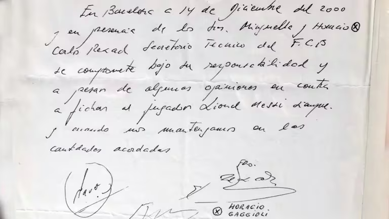 Subastan la servilleta donde Messi firmó el primer contrato con Barcelona