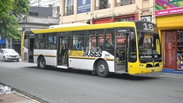 Crisis del transporte: Javier Milei elimina los subsidios al transporte del interior del país