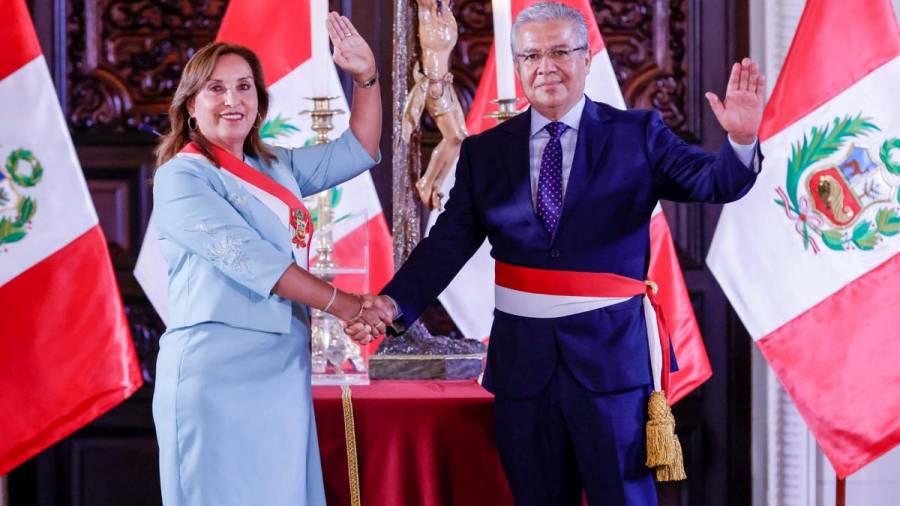Boluarte cambió a cuatro ministros, entre ellos el de Economía