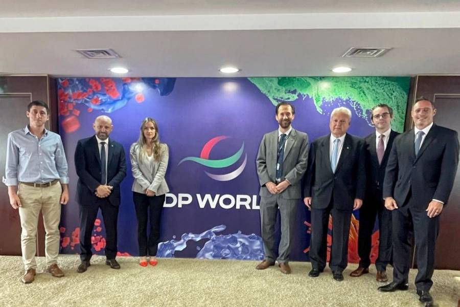 Gustavo Puccini recorrió la zona franca de Jebel Ali en Emiratos Árabes