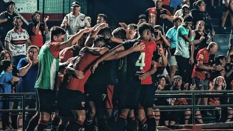 La arenga de Colón previo al partido ante Patronato