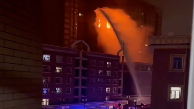 China: aumentan a 15 los fallecidos en el incendio de un edificio