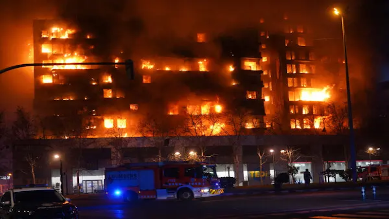 Incendio en Valencia: hay al menos 9 muertos