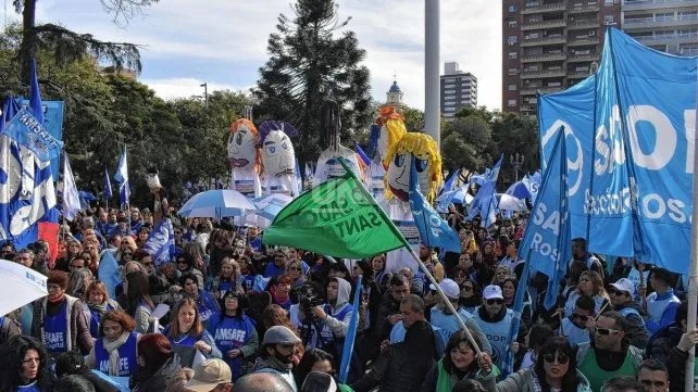 Las clases no arrancan en Santa Fe: primer día de paro docente a la espera de una nueva oferta del Gobierno