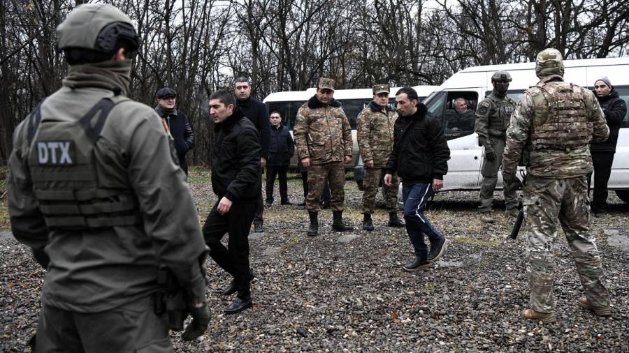 Armenia y Azerbaiyán inician negociaciones de paz en Berlín