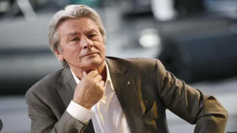 La justicia de Francia confiscó 72 armas de fuego al actor Alain Delon