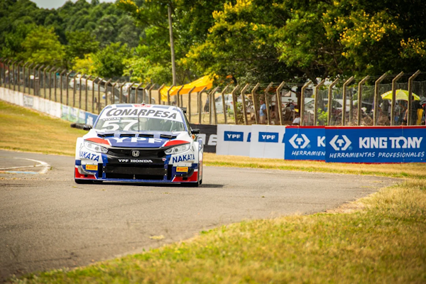 TC 2000: Pernía y Llaver, los ganadoras en la primera jornada