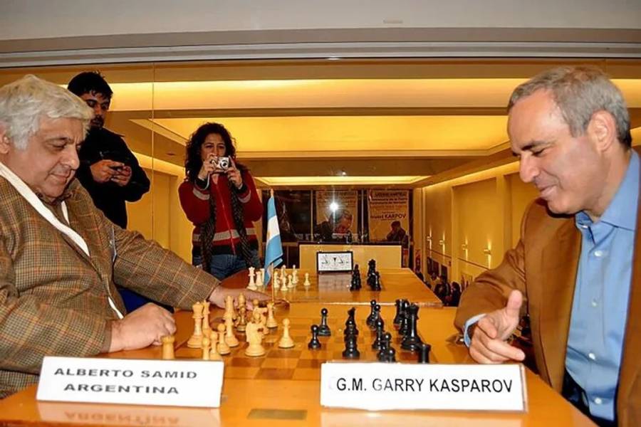 El histórico ajedrecista Garry Kasparov fue declarado como