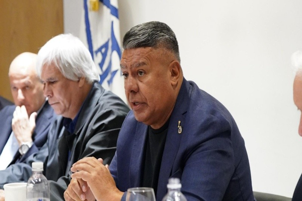 Tapia pidió “calma” con las quejas por los árbitros y habló de Larriera