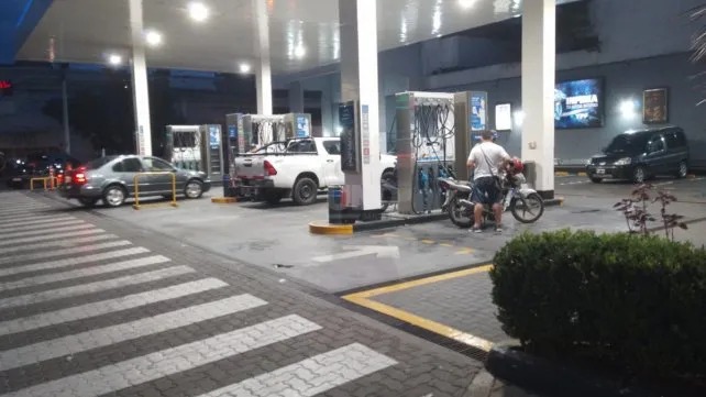 Tras llamados intimidatorios a estaciones de servicio, playeros analizan dejar de trabajar por la noche