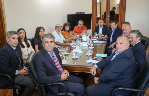 El gobierno de Santa Fe convocó a paritarias a los gremios ATE y UPCN