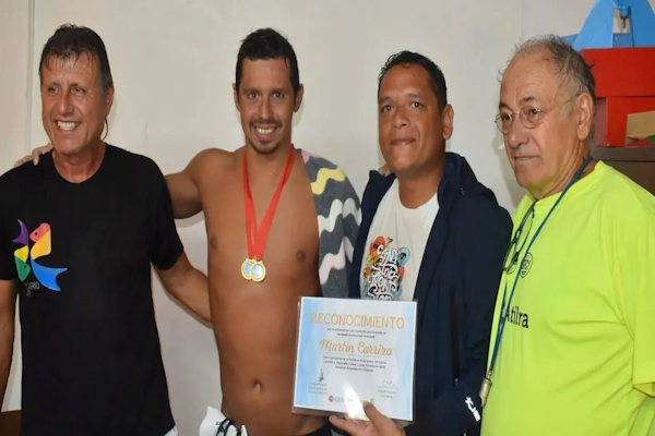 Martín Carrizo unió a nado Santa Fe con Coronda