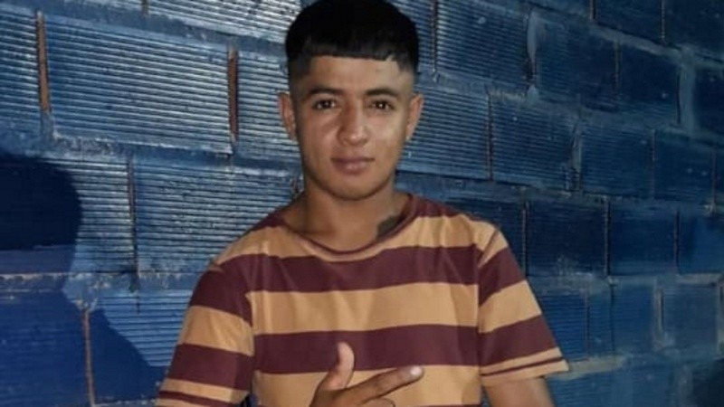 Desesperación de la familia de un chico arrastrado por el arroyo Ludueña: “Nadie lo está buscando”
