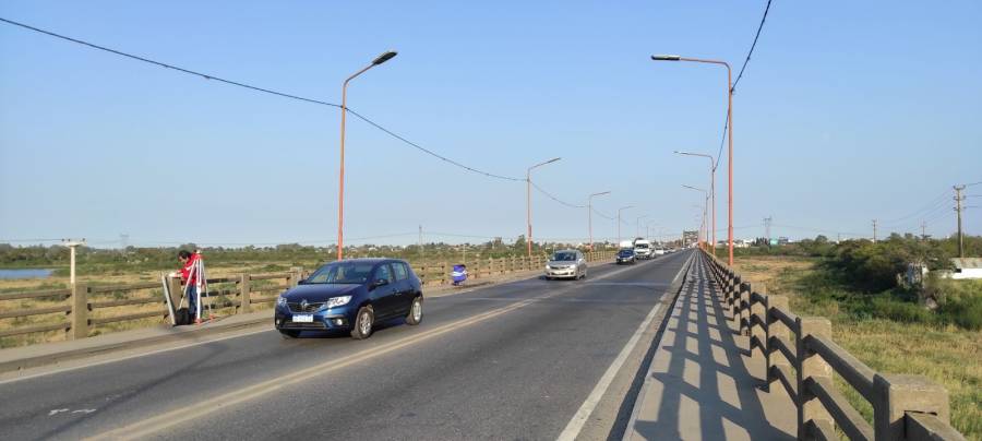 Restringen la circulación del tránsito pesado las 24 horas en el puente Carretero