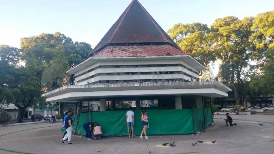 Restringen el acceso al Palomar tras la detección de un presunto caso de psitacosis