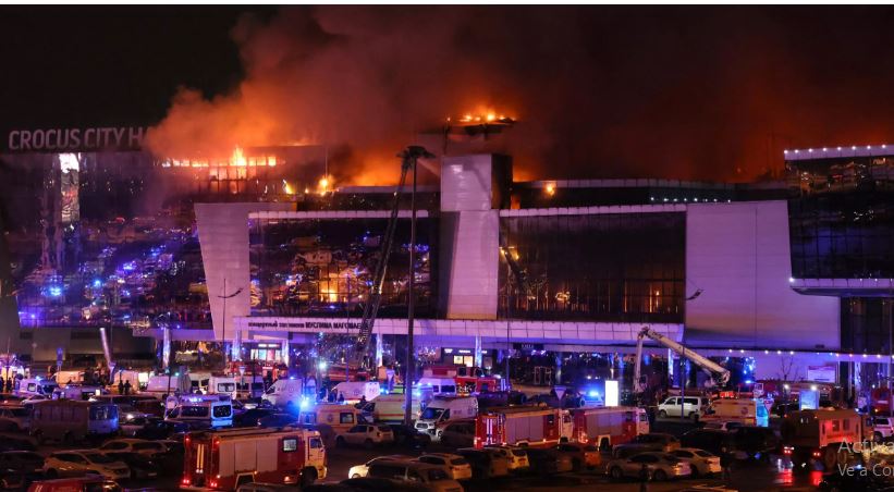 Al menos 40 muertos y 100 heridos en tiroteo cerca a Moscú; el Estado Islámico reivindica el ataque