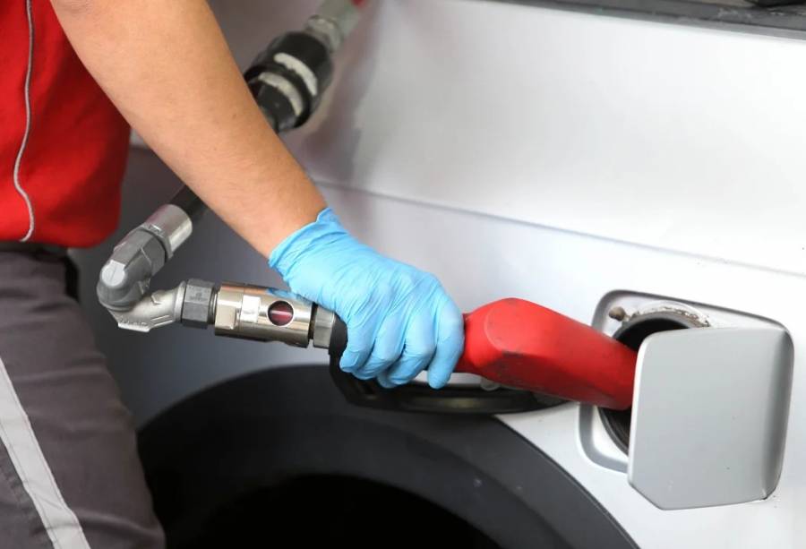 Inflación sin freno: este lunes se espera un nuevo aumento del precio de los combustibles