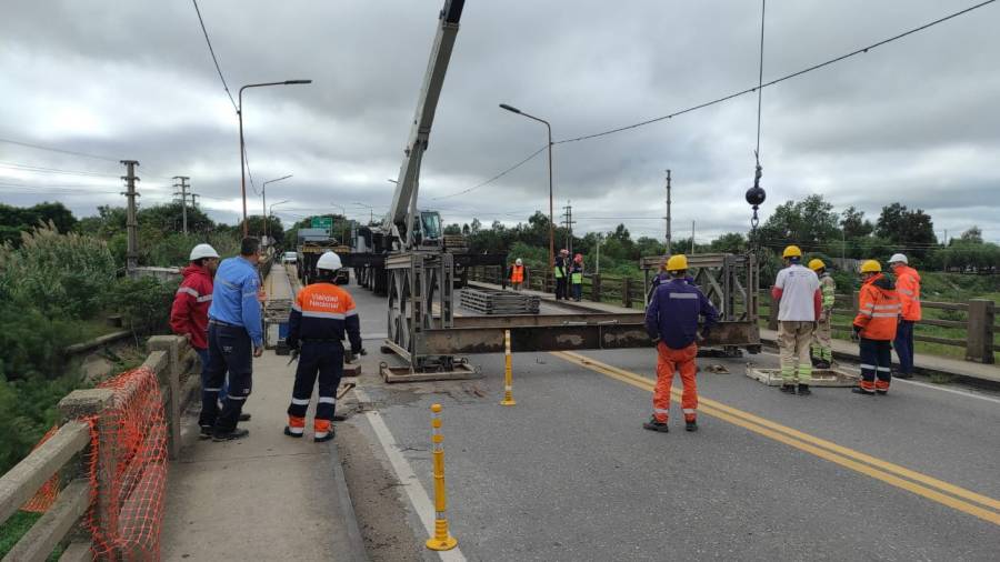 Habilitan solamente el paso de bicis y motos durante la construcción del puente Bailey