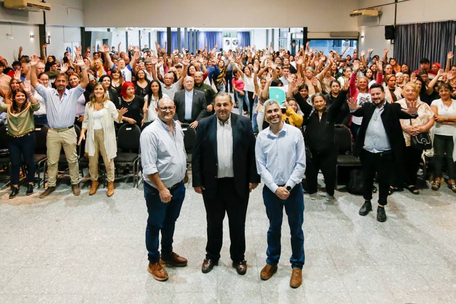 Poletti entregó certificados a emprendedores que culminaron los Cursos de Verano 2024