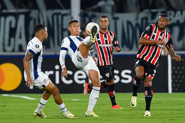 Fassi reveló la diferencia de presupuesto entre clubes argentinos y brasileños