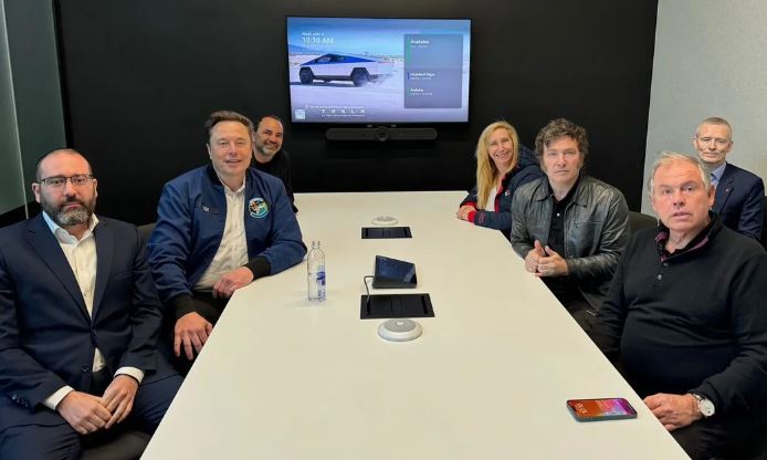Milei se reunió con Elon Musk y recorrió la fábrica de Tesla