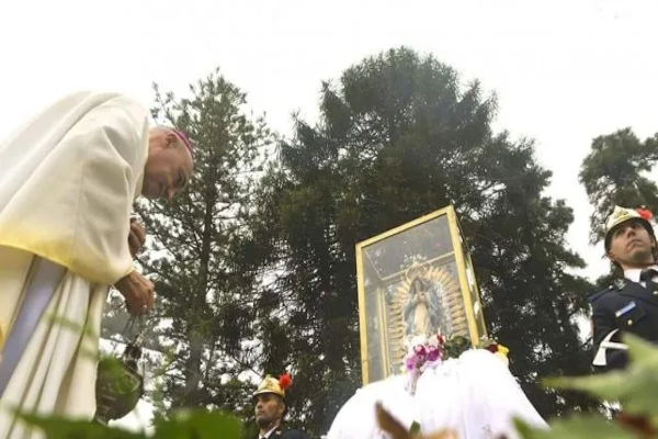 Los peregrinos celebran junto a la Virgen en la Fiesta de Guadalupe 