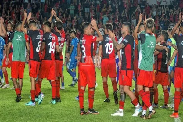 Colón y Temperley jugarán en el horario original