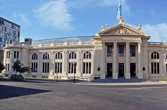 El rector de la UNR ordenó la suspensión del docente que fue denunciado por Juan Pedro Aleart por abuso sexual