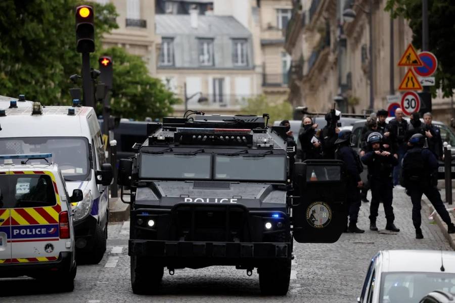París: un hombre amenazó con detonarse en el Consulado de Irán