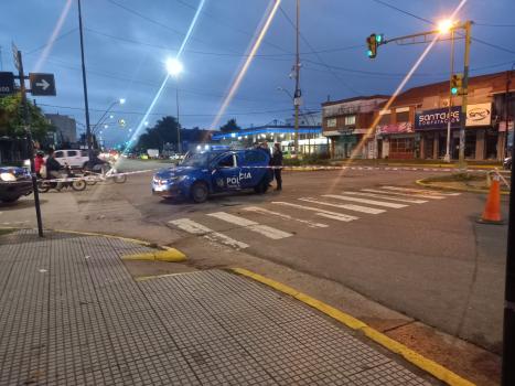 Un joven fue apuñalado cuando intentó evitar que le robaran a una remisera