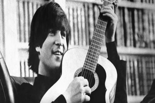 Subastan una guitarra de John Lennon perdida en los años 60