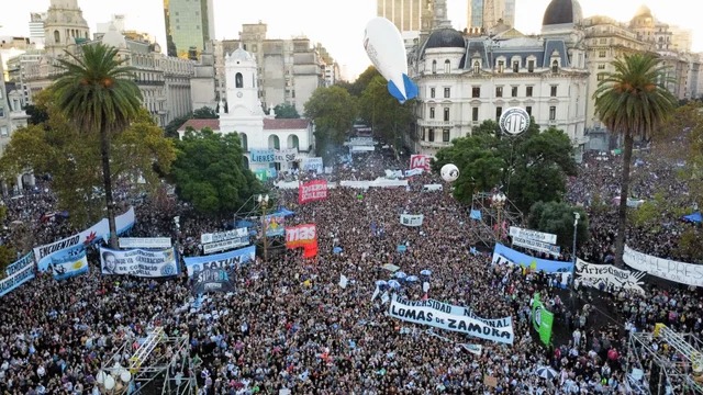 Miles de manifestantes participaron de la marcha universitaria y se opusieron al recorte