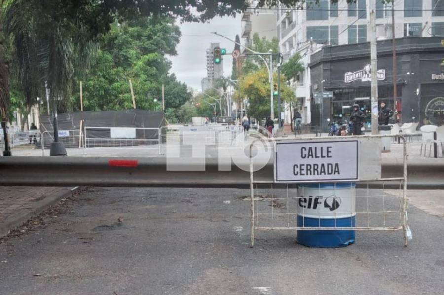 Ampliaron el corralito del socavón de Boulevard y 9 de Julio