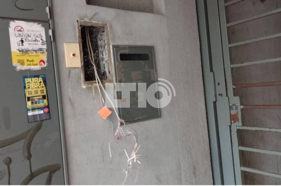 Ahora también se roban las placas de los porteros eléctricos de los edificios