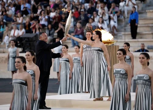 Juegos Olímpicos: París recibe la llama olímpica en Atenas