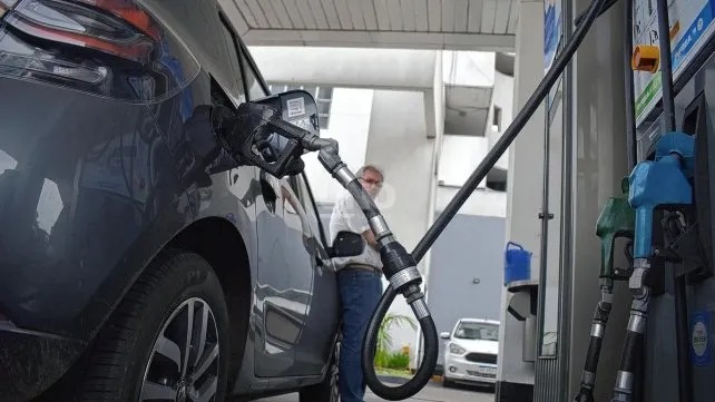 Aumenta la nafta en mayo y la súper quedaría por encima de los $ 1.000