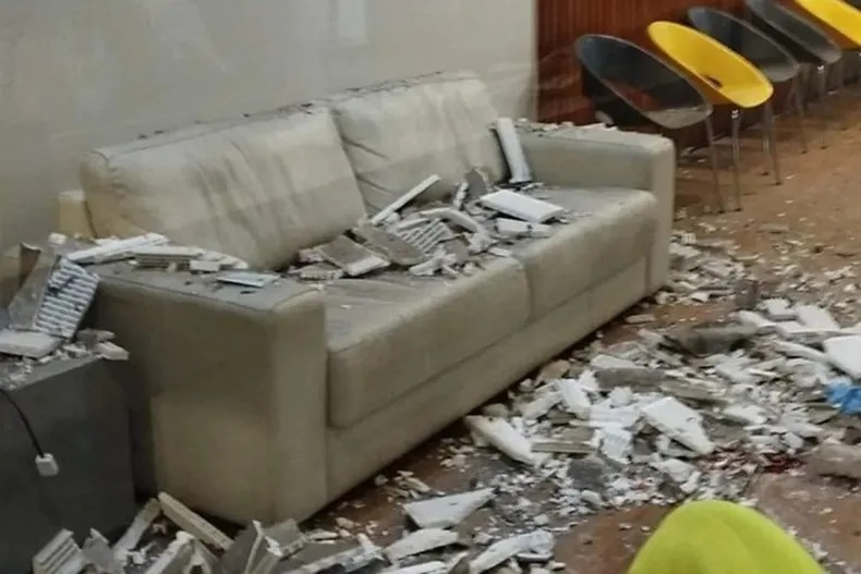 Trabajador concordiense cayó desde una antena, atravesó un techo y cayó en una sala de espera
