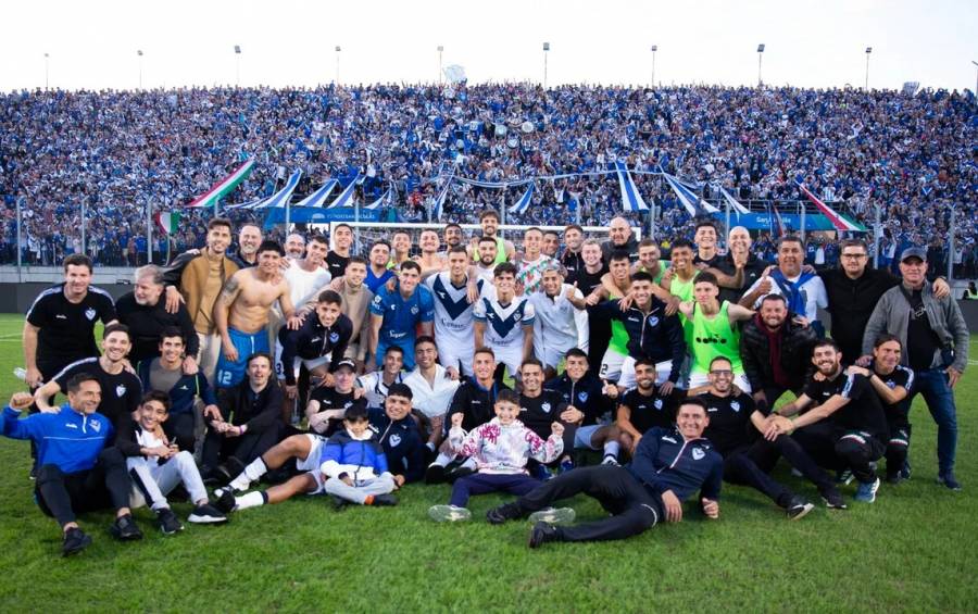 Vélez finalista de la Copa de la Liga: resistió con 10 y se impuso en los penales ante Argentinos