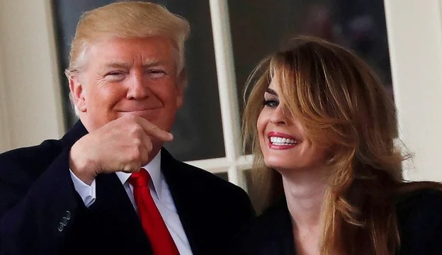 Ex asesora de Trump testificó que él le pidió que negara romance con estrella porno