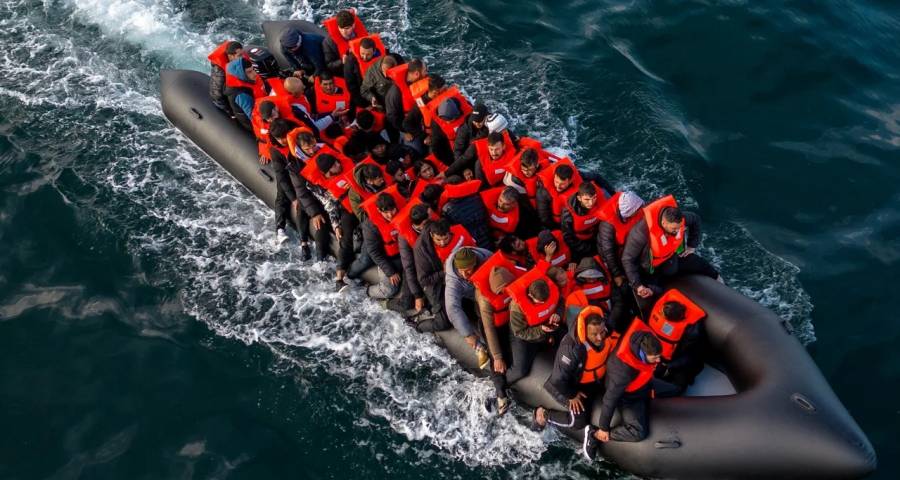 Reino Unido: nuevas oleadas de migrantes alcanzaron las costas de Dover