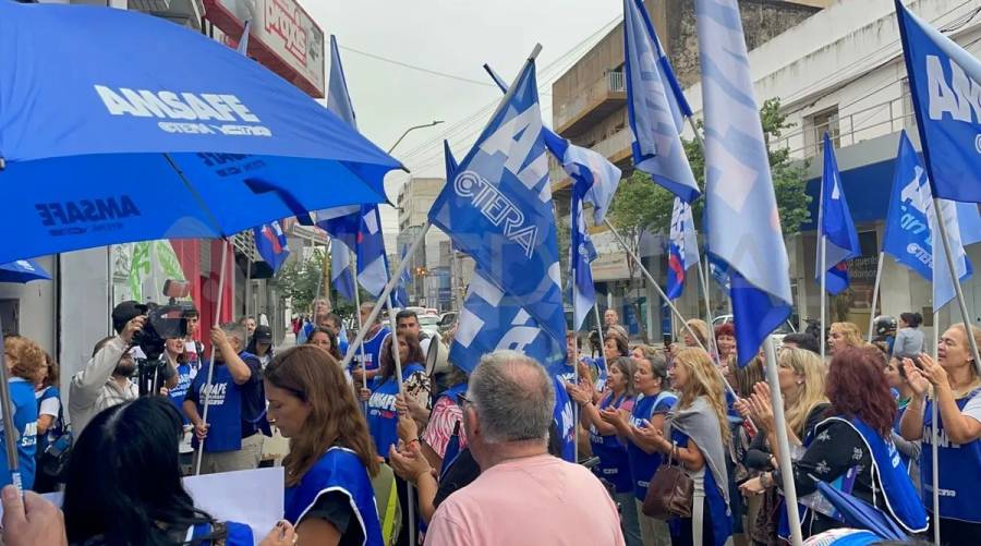 Tras rechazar la oferta del Gobierno, docentes y estatales preparan una semana de paro