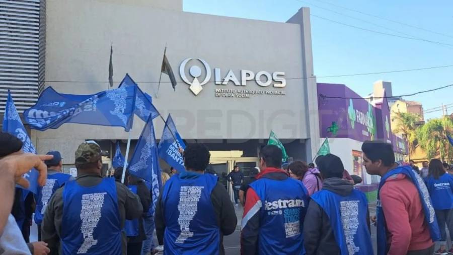 Los municipales de Festram realizan la última jornada de paro y se movilizan a la sede de IAPOS