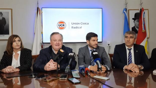 Con el apoyo de Pullaro, Felipe Michlig asumió su cuarto mandato consecutivo al frente de la UCR 