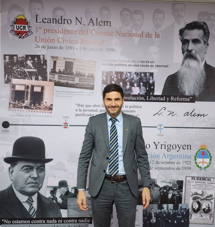 Pullaro destacó la figura y personalidad de Alfonsín 